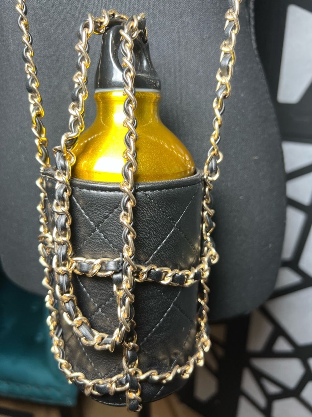 Woven Chain Crossbody Bottle Holder - with Aluminum Bottle Gold/Black NWOT - Picture 4 of 7